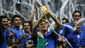 Zu feiern gab es 2006 gleich noch mehr. Totti schaffte mit Italien seinen größten Triumph - den Weltmeistertitel in Deutschland