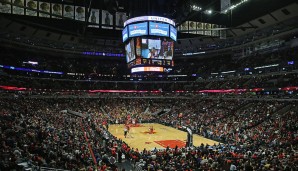 Ihre Heimspiele tragen die Bulls im United Center aus. Die 1994 eröffnete Arena fasst 21.711 Zuschauer