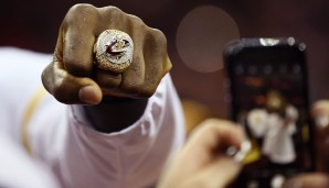 Noch ein letztes Foto vom Championship Ring an des Finals-MVPs Hand, dann konnte es mit der neuen Saison losgehen