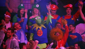 Auch Kermit zeigt seine Dancemoves! Vielleicht um die beiden weiblichen Luigis zu beeindrucken?