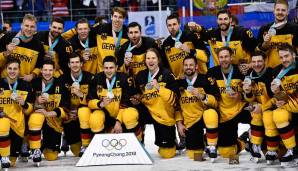 Kaum jemand hätte der deutschen Eishockey-Nationalmannschaft beim Olympia-Turnier eine gute Platzierung zugetraut. Am Ende wurde die DEB-Auswahl sensationeller Silbermedaillengewinner, schlug unter anderem Schweden und Kanada.