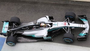 Lewis Hamilton dreht in Silverstone gleich mal eine Runde mit seiner neuen Liebe
