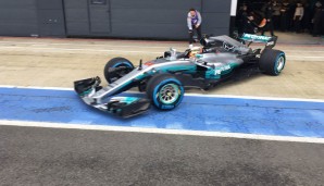 Da ist das Ding! Mercedes hat in Silverstone seinen neuen Boliden für die Saison 2017 präsentiert. Gestatten, der W08...
