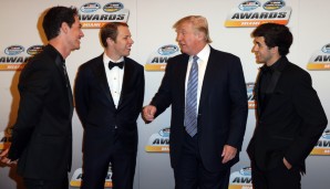 Ein Abstecher zum NASCAR war natürlich auch drin. Trump mit den Piloten Joey Logano, Brad Keselowski und Chase Elliott (v.l.)