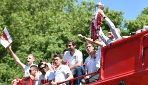 2014 gab es mit dem FA-Cup-Sieg wieder einen Pokal für Wenger und Arsenal. 2015 und 2017 folgten zwei weitere Triumphe im ältesten Fußball-Wettbewerb der Welt.