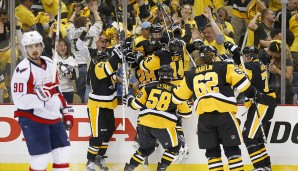 In Runde zwei ist aber nach sechs Spielen gegen die Pittsburgh Penguins Schluss. Hier feiern die Pens den entscheidenden Treffer von Nick Bonino in der OT von Spiel 6