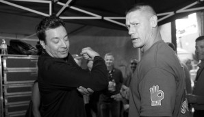 Showmaster-Ikone Jimmy Fallon und John Cena mit Bizepsvergleich hinter den Kulissen
