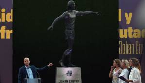 Johan Cruyff: Drei Jahre nach seinem Tod 2016 ehrte der FC Barcelona seinen einstigen Weltstar und Welttrainer mit einer beeindruckenden Statue. 3,5 Meter groß und 1500 Kilo schwer ist das Abbild des Niederländers.