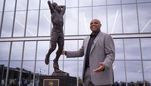Einen Monat zuvor hatten die Philadelphia 76ers der NBA-Ikone Charles Barkley ein Denkmal gesetzt. Mitte September enthüllten die 76ers vor dem Trainingszentrum in New Hampshire eine Bronzestatue des MVP der Saison 1992/93.