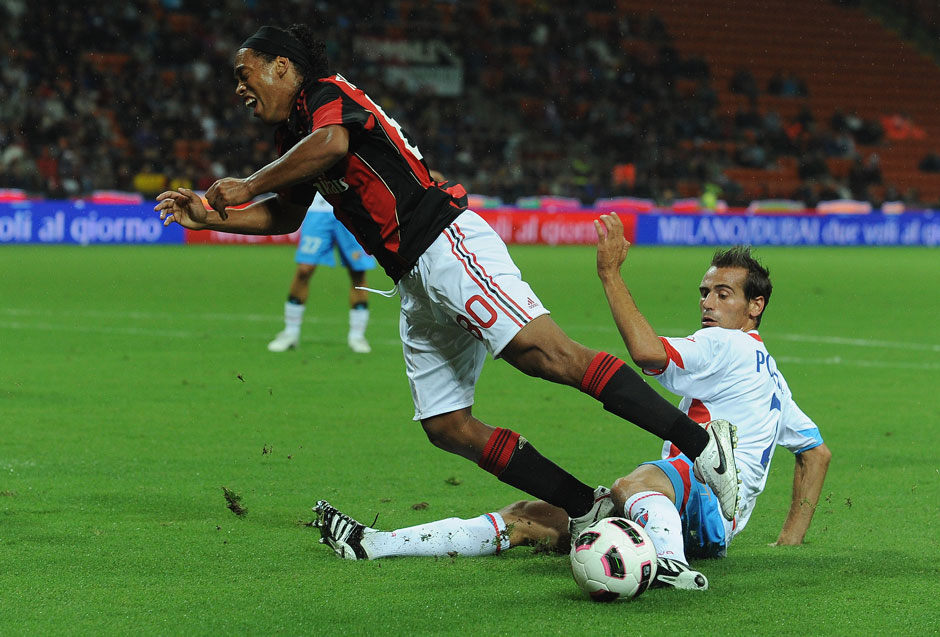Zwischen 2008 und 2010 war Ronaldinho für die Rossoneri am Ball. Er machte 20 Tore in 76 Spielen und wechselte im Januar 2011 zu Flamengo