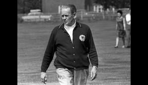 Nachfolger des ersten Bundestrainers Otto Nerz (1926-1936) war Sepp Herberger (1936-1942). Er übernahm die Mannschaft nach dem Ausscheiden bei der Olympiade 1936 und musste zur Weltmeisterschaft ein Team aus Österreichern und Deutschen zusammenstellen