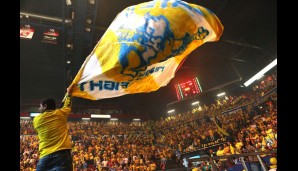 Was draußen funktioniert, lässt sich auch in der Halle bestens zelebrieren. Maccabis Fans tauchten das Mediolanum Forum in grelles Gelb - ohrenbetäubender Lärm inklusive