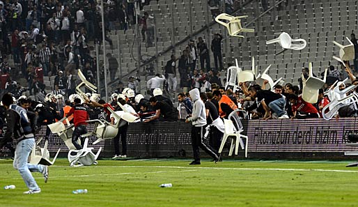 Beim Istanbuler Derby zwischen Besiktas und Galatasaray kam es zu schweren Ausschreitungen