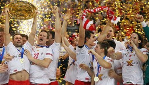 JANUAR: Erstmals seit 2008 gewinnt eine andere Nation als Frankreich einen großen Titel im Handball. Wie damals sind es die Dänen, die sich die europäische Krone aufsetzen