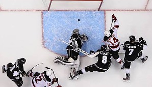 JUNI: Die Los Angeles Kings gewinnen die Finals gegen die New Jersey Devils mit 4:2 und holen sich zum ersten Mal überhaupt den Stanley Cup