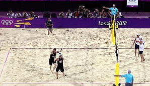 AUGUST: Was für eine Leistung! Julius Brink und Jonas Reckermann holen die erste deutsche Goldmedaille im Beachvolleyball aller Zeiten