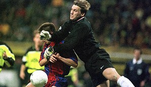 Am 11.03.1998 steht das erste Duell mit den Katalanen aus Barcelona an. Im Finale des UEFA-Supercups unterliegt die Borussia mit 0:2 und 1:1