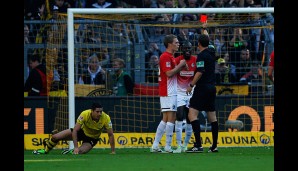 Freiburgs Diagne sah in einem Monat gleich zwei Mal die Rote Karte. Gegen Dortmund verschuldete er mit seiner Notbremse oben drauf noch einen Elfmeter