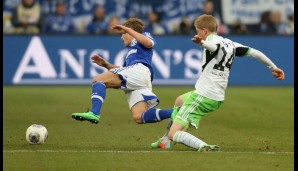 Neuzugang Kevin de Bruyne (r.) konnte Schalkes Youngster Max Meyer nur mit unfairen Mitteln stoppen