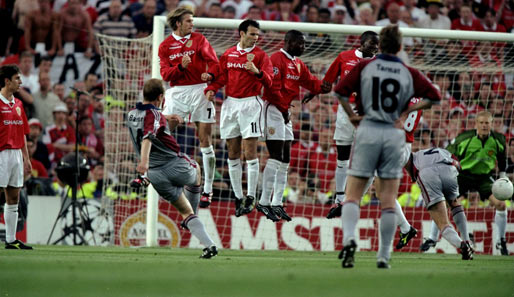Finale 1999 im Camp Nou: Mario Basler bringt die Bayern mit 1:0 in Führung...