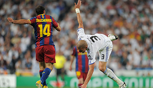 In der Saison 2010/11 gab es gleich 5 Clasicos. Liga: Barca 5:0 und 1:1. Copa-Finale: Real 1:0 n.V. CL: Barca 2:0 und 1:1
