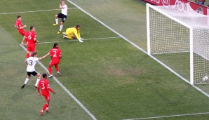 27. Juni 2010, WM-Achtelfinale in Südafrika: Deutschland legte los wie die Feuerwehr. Podolski sorgte nach Kloses Führungstreffer für das 2:0 (32.)