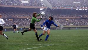 14. Juni 1978 (WM in Argentinien, Zwischenrunden-Gruppenspiel): Wieder so ein 0:0! Schuld daran war aber nicht der verflixte Catenaccio, sondern Deutschlands unüberwindbarer Rückhalt: Sepp Maier. Wenige Tage später folgte aber die "Schmach von Cordoba".