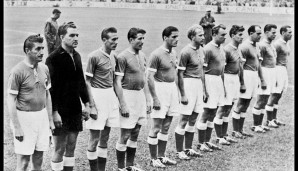 Fritz Walter (1. v.l.) führte Deutschland zum ersten WM-Titel - und trug die Binde von 1951 bis 1956