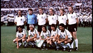 Ihm folgte für drei Jahre (1978-1981) Bernard Dietz (unten, M.), der das EM-Finale 1980 erreichte