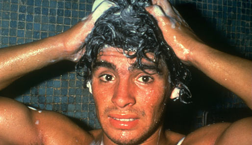 Jetzt wissen wir bescheid: Oli Bierhoff trat in Sachen Shampoo-Werbung die Nachfolge von keinem geringeren als Maradona an