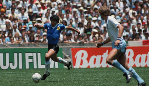 Im selben Spiel erzielte Maradona nach einem Solo über den halben Platz das Tor des Jahrhunderts - Argentinien gewann 2:1