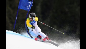 Bei den Olympischen Winterspielen 2010 in Vancouver enttäuschte Neureuther im Slalom, überraschte im Riesenslalom jedoch mit dem achten Platz