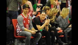 Neben dem aktiven Sport verbringt Neureuther gerne Zeit mit seinem Kumpel Bastian Schweinsteiger beim FC Bayern Basketball