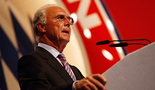 Im November 2009 endete die Präsidenten-Zeit Beckenbauers beim FC Bayern. Uli Hoeneß übernahm seinen Posten, der Kaiser ist seitdem Ehrenpräsident