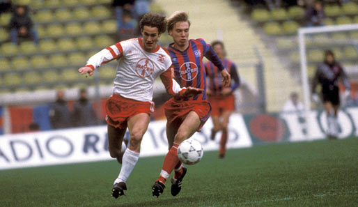 Nach einem Jahr beim SC Freiburg in der zweiten Liga wechselte Heiko Herrlich (l.) zu Bayer Leverkusen. Dort spielte er von 1989 bis 1993