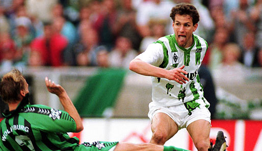 Dann ging es weiter zu Borussia Mönchengladbach. Bei den Fohlen spielte Herrlich zwei Jahre und wurde 1995 mit 20 Treffern Torschützenkönig der Bundesliga