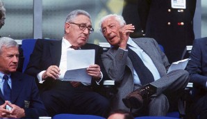 Giovanni Agnelli (r.) fungierte ab 1947 als Präsident und zugleich Mäzen von Juventus. Später war er, bis zu seinem Tod 2003, Ehrenpräsident des Vereins