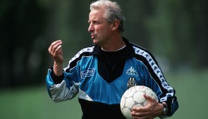 ...sein Trainer war bis 1994, in zweiter Amtszeit, Giovanni Trapattoni. Bereits um 1980 war er sehr erfolgreich in Turin, gewann u.a. den Europapokal der Landesmeister