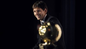 2009 war es dann auch endlich soweit. Messi wurde zum Weltfußballer des Jahres gewählt und erhielt den Ballon d'Or