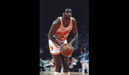 Moses Malone war zwischen 1974 und 1995 (!) erst in der ABA, später in der NBA aktiv und gehört mit insgesamt 27.409 Punkten zu den erfolgreichsten Spielern überhaupt