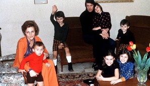 Familie Maldini anno 1974: Paolo winkt ganz mutig in die Kamera. Er ist fünf Jahre alt und spielt übrigens noch nicht beim AC Mailand