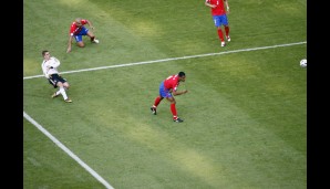 Unvergessen: Das erste Tor der WM 2006 in Deutschland. Außenverteidiger Lahm zieht in die Mitte und schlenzt die Kugel in den rechten Winkel. Deutschland gewinnt 4:2 gegen Costa Rica