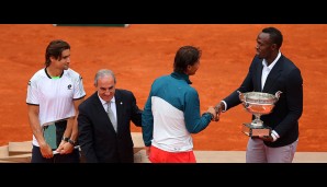...und ein lockeres Endspiel über David Ferrer (6:3, 6:2, 6:3) später feiert Nadal zum achten Mal auf dem Chatrier. Usain Bolt gratuliert artig. Eine Laune der Weltrangliste: Ausgerechnet Ferrer verdrängt Nadal von Weltranglistenplatz drei