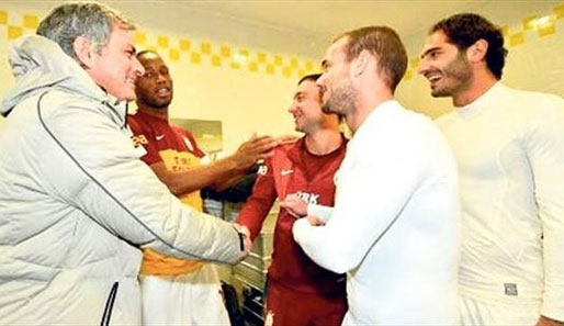 Warmer Empfang: Jose Mourinho trifft in Kayseri seine Ex-Spieler Drogba, Sneijder und Altintop