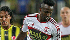 Nigerias Nationalspieler John Utaka (r.) stürmt für Sivasspor
