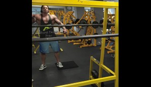 März 2015. Tim Wiese. Die Muskeln wachsen immer mehr, sein Trainer und Freund Murat Demir sagt: "Bei über 120 kg sieht er so brutal aus, so was habe ich noch nie gesehen."