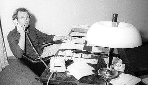1979 hatte Hoeneß wegen schwerer Knieprobleme seine Karriere beenden müssen und wechselte hinter den Schreibtisch