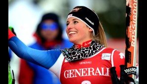 Noch breiter wird Laras Lächeln, wenn sie wie hier ihren ersten Weltcup-Sieg in der Abfahrt feiert. Geschehen im Dezember 2012 in Val d'Isere. Sehr schön!