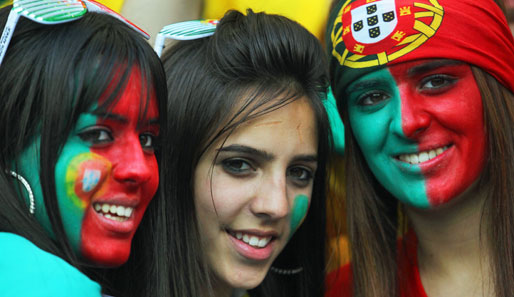Doch die weiblichen Anhänger von Portugal können optisch locker mithalten, wie dieses Trio beweist