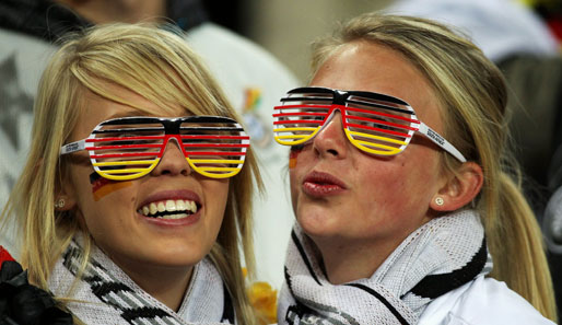 Alles Deutschland, oder was? Dieses Duo hat nur Augen für Özil, Müller, Friedrich und Co.